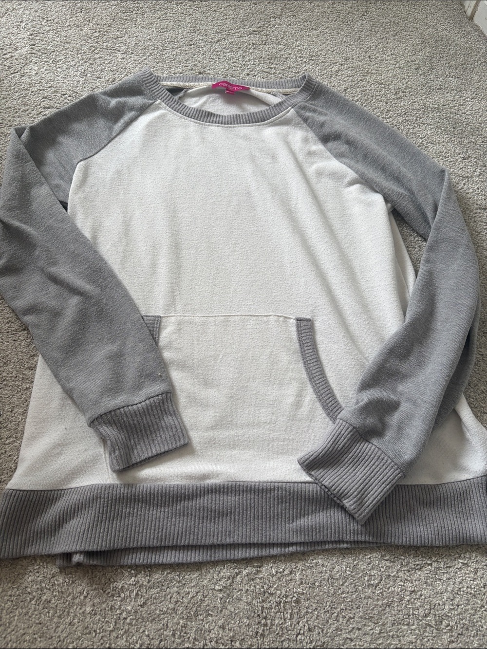 Cozy Two-Tone Pullover Sweater - Light Gray & White